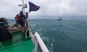 Chìm tàu cá gần đảo Lý Sơn, 4 ngư dân mất tích