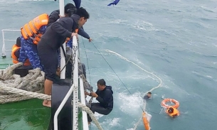 Vụ chìm tàu cá gần đảo Lý Sơn: Đã tìm thấy 4 ngư dân mất tích