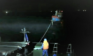 Cảnh sát biển cứu thành công tàu cá ngư dân gặp nạn trên biển Quảng Bình