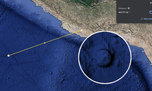 Phát hiện một UFO chìm dưới biển Thái Bình Dương trên Google Earth