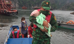 Bé gái 1 tuổi ở Quảng Ninh được cứu sống sau khi rơi xuống biển