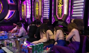 Phạt quán karaoke tổ chức thoát y tại Hà Nội gần 200 triệu đồng