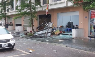Hà Nội: Hiện trường tan hoang sau vụ nổ bình gas, hàng xóm nhầm tưởng là tiếng sét đánh