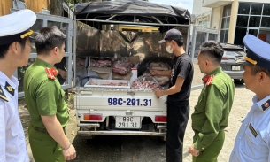 Bắc Giang: Phát hiện gần 1 tấn thực phẩm bốc mùi hôi thối định bán vào bếp ăn KCN