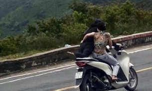 Cái kết đắng cho cặp vợ chồng tuổi teen chạy xe máy diễn xiếc trên đèo Hải Vân