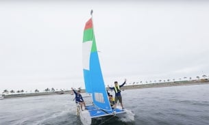 Video: Cận cảnh cuộc đua thuyền buồm trên vịnh Hạ Long