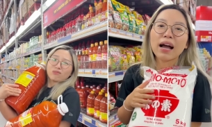 2 cô gái xỉu ngang lạc vào siêu thị 'độc lạ' bán dầu bằng can, bịch cá viên mua về ăn cả năm không hết