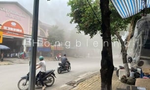 Hòa Bình: Cháy chợ Phương Lâm giữa trưa, nhiều tiểu thương hốt hoảng
