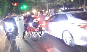 Hà Nội: Cảnh sát 141 hóa trang xử lý hàng chục trường hợp xe nẹt pô và xe độ chế quanh khu vực Nhà hát Lớn