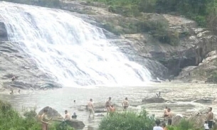 Nghệ An: Trượt chân ngã xuống thác nước khi chụp ảnh, nữ du khách tử vong