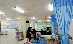 Đà Nẵng: Nghi ngộ độc thực phẩm, 7 du khách phải nhập viện cấp cứu