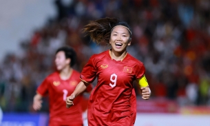 FIFA khen hết lời HLV Mai Đức Chung và hai tuyển thủ nữ Việt Nam
