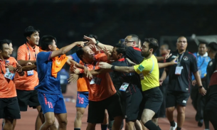 Hỗn chiến ở chung kết SEA Games, Thái Lan và Indonesia nhận án phạt nặng