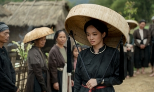Kaity Nguyễn mong manh và u buồn trong phim 'Người vợ cuối cùng' của Victor Vũ