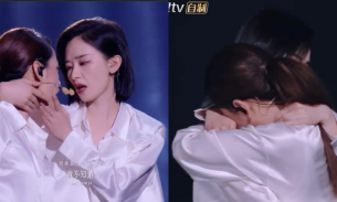 Chi Pu ôm chặt Lưu Nhã Sắt, khóc nức nở trên sân khấu chung kết 'Đạp gió 2023'