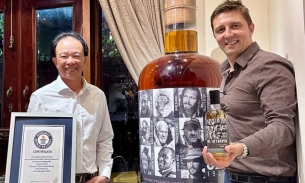 Danh tính người Việt mạnh tay chi 1,4 triệu USD mua chai rượu cao nhất thế giới