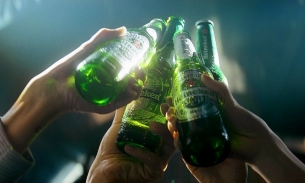 Tại sao thương hiệu 'bia xanh' đình đám bán 7 nhà máy bia chỉ với giá 1 Euro