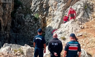 150 nhân viên cứu hộ gấp rút giải cứu người đàn ông mắc kẹt trong hang động sâu 1.000m ở Thổ Nhĩ Kỳ