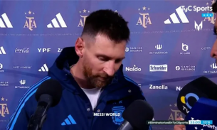 Cày ải liên tục, Messi xin thay người vì quá mệt