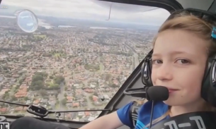 Cô bé 10 tuổi trở thành phi công lái máy bay điện trẻ nhất thế giới