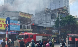 Hà Nội: Quán thịt chó trên đường Tam Trinh bất ngờ bốc cháy dữ dội