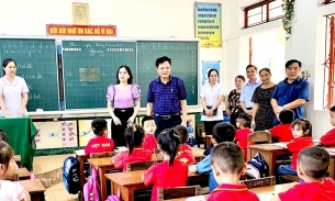 Dịch đau mắt đỏ bùng phát khiến hơn 2300 học sinh một huyện ở Hà Tĩnh phải nghỉ học