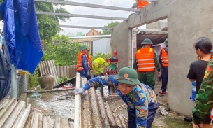 Thừa Thiên Huế: Hàng chục mái nhà bị cuốn bay do lốc xoáy
