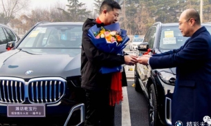 Một công ty mua 16 xe BMW thưởng Tết cho nhân viên