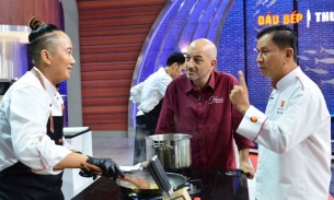 Tôm hùm được đầu bếp 'Top Chef Vietnam' sáng tạo thành Cappuccino vị rau mồng tơi khiến chuyên gia ẩm thực thế giới ngỡ ngàng
