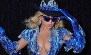 Beyoncé thu về 393 tỷ đồng chỉ sau một đêm diễn và nhiều thành tích khiến netizen sửng sốt