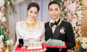 Kỷ niệm 1 năm ngày cưới, Khánh Thi đăng lại loạt ảnh đeo vàng vòng 'trĩu cổ' khiến dân mạng trầm trồ