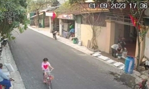 Bé gái kiệt sức vì đạp xe đi lạc hơn 50km từ Thanh Hóa đến Ninh Bình