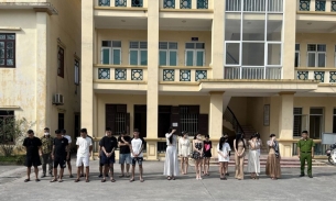 Hưng Yên: Phát hiện 21 thanh niên 'bay lắc' trong nhà nghỉ, 19 người dương tính với ma túy