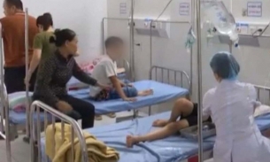 28 học sinh tiểu học bị ngộ độc sau bữa liên hoan Tết Trung thu