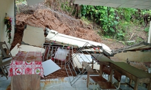 Quảng Nam: Sạt lở vùi lấp phòng học tại một điểm trường có 23 học sinh