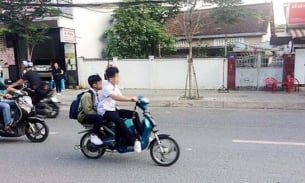 Nam Định: Nghiêm cấm học sinh từ THCS trở xuống điều khiển xe máy điện đến trường