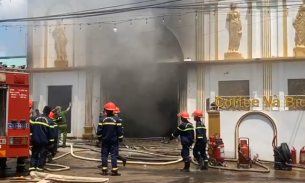 Đắk Lắk: Cháy quán karaoke Lâm Hiền 2, khói đen bốc lên nghi ngút