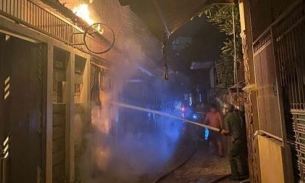 Đà Nẵng: Cháy nhà dân, 2 cháu bé tử vong do mắt kẹt trên tầng cao
