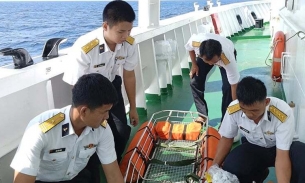 Máy bay và tàu nước ngoài cùng tham gia tìm kiếm 13 ngư dân mất tích trên biển