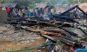 Lào Cai: Cháy nhà nghi do chập điện khiến cháu bé 3 tuổi tử vong