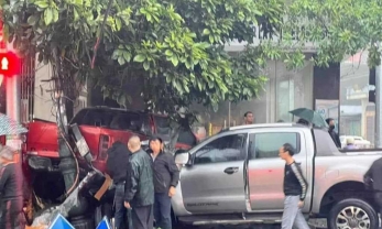 Xe bán tải tông liên hoàn khiến 3 người tử vong ở Quảng Ninh