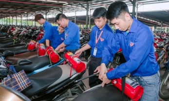 Một công ty ở Thái Bình mua 17.000 bình cứu hỏa tặng người lao động