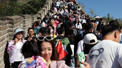 Du lịch Trung Quốc bùng nổ trong kỳ nghỉ 'tuần lễ vàng' đầu tiên hậu Covid-19