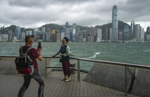 Hong Kong đóng cửa thị trường chứng khoán, trường học trước khi siêu bão Saola đổ bộ