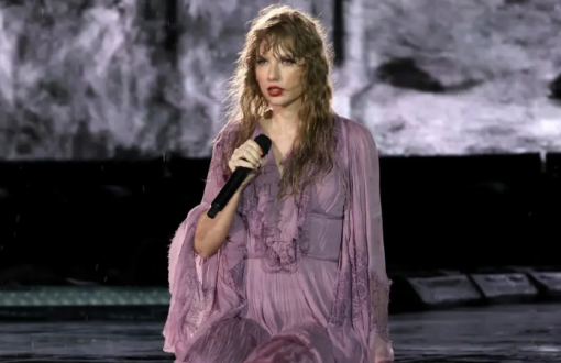 Đêm nhạc Taylor Swift gặp sự cố nghiêm trọng: Hàng loạt khán giả xếp hàng trú mưa, ngất xỉu đến trạng thái hoảng loạn