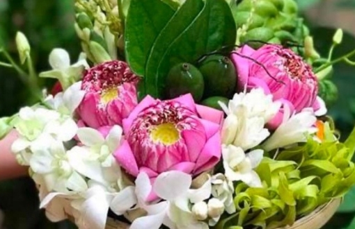 Những loại hoa nào nên và không nên dâng lên bàn thờ vào ngày Rằm tháng 7