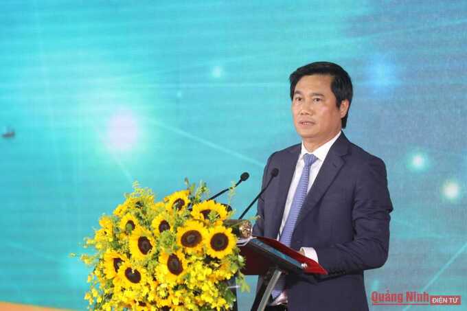 Đồng chí Nguyễn Tường Văn, Phó Bí thư Tỉnh ủy, Chủ tịch UBND tỉnh, phát biểu tại buổi lễ