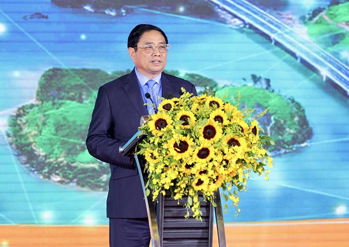 Thủ tướng Chính phủ Phạm Minh Chính tuyên bố khánh thành đường cao tốc Vân Đồn - Móng Cái