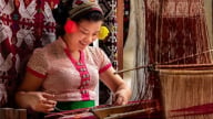Nét độc đáo trong nghề dệt thổ cẩm của người Thái ở Nghệ An