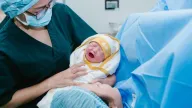 Bệnh viện Mặt Trời chào đón em bé đầu tiên từ thai kỳ nguy cơ cao